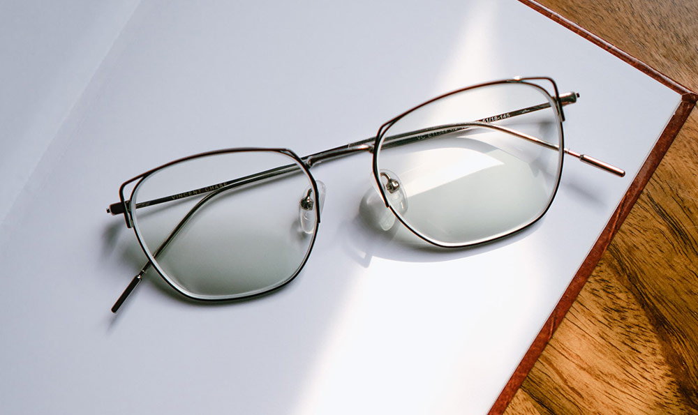 眼镜散光戴防蓝光：保护视力，关爱眼健康