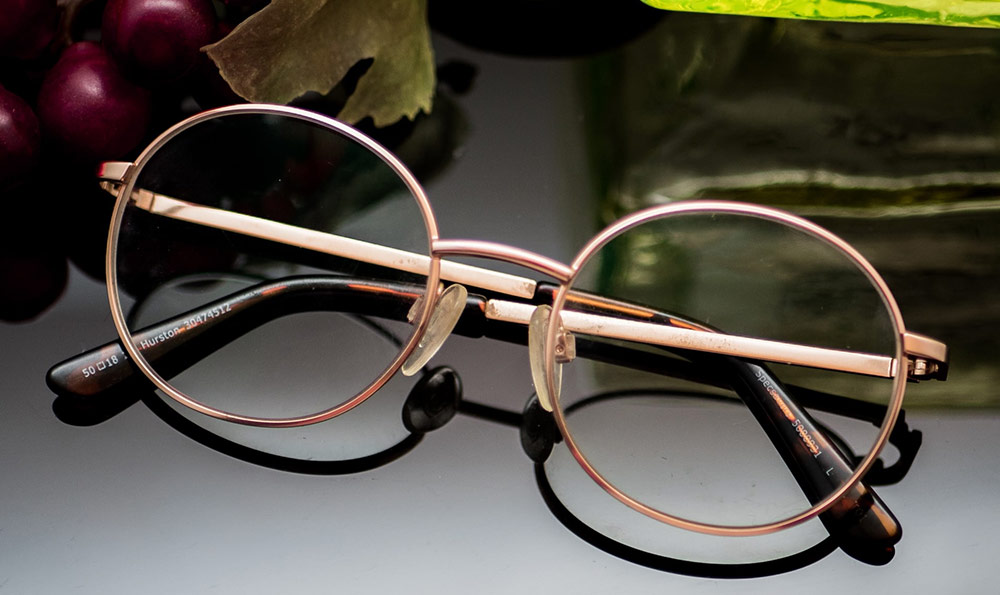 PDD椭圆形防蓝光眼镜：保护眼睛健康的新选择