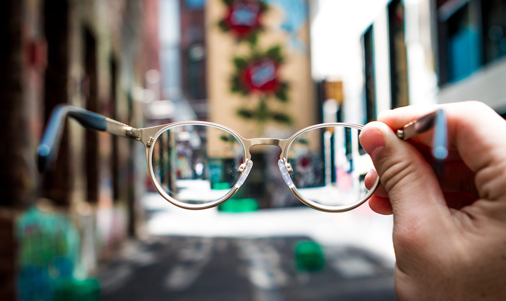 防蓝光远近双光眼镜：保护我们的眼睛